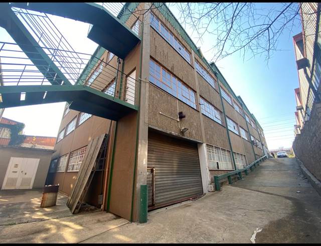 2,210M² WAREHOUSE FOR SALE IN INDUSTRIA NORTH